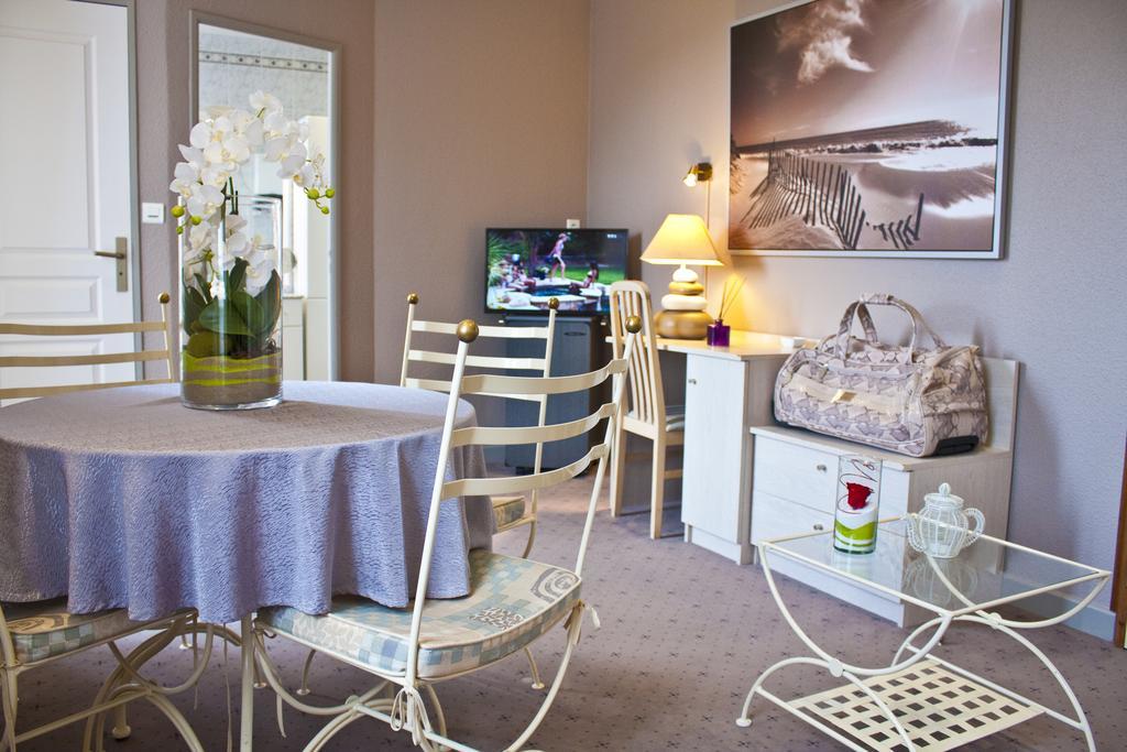 Logis Hotel Beau Site Loubaresse  Bagian luar foto